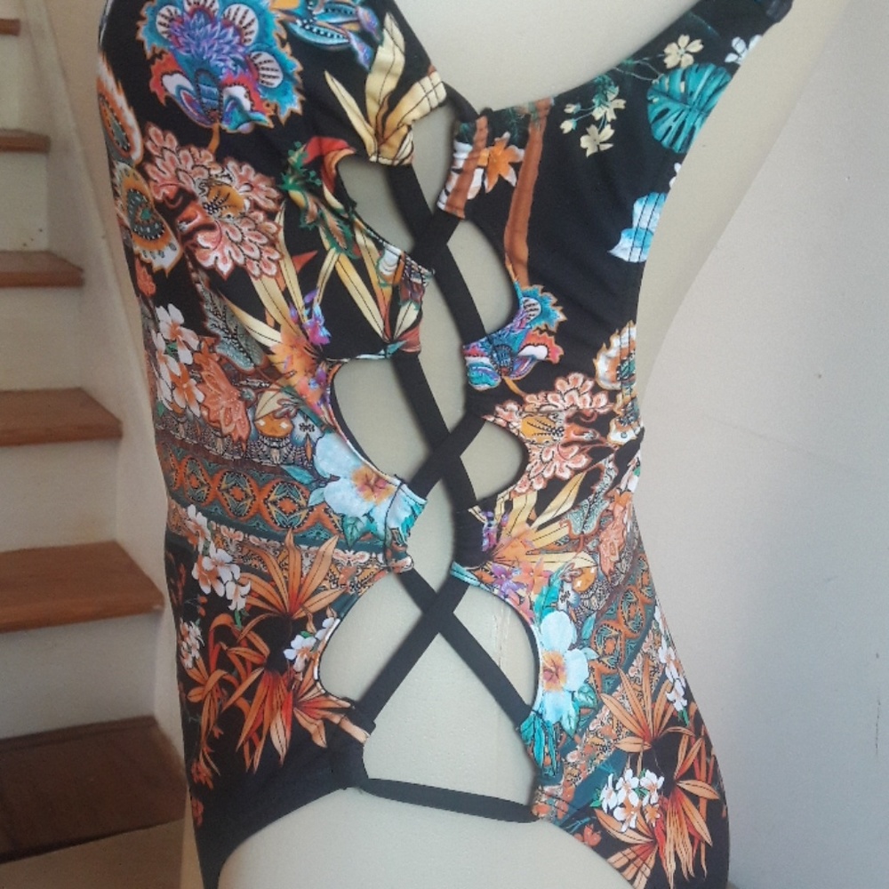 NWT Kenneth Cole Swimsuit - Picture 2 of 6